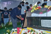Chiranjeevi Pays Last Respcets to Sirivennela Sitaramasastri
